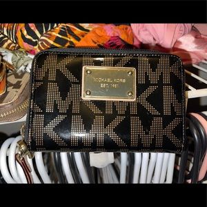 Micheal Kors wristlet